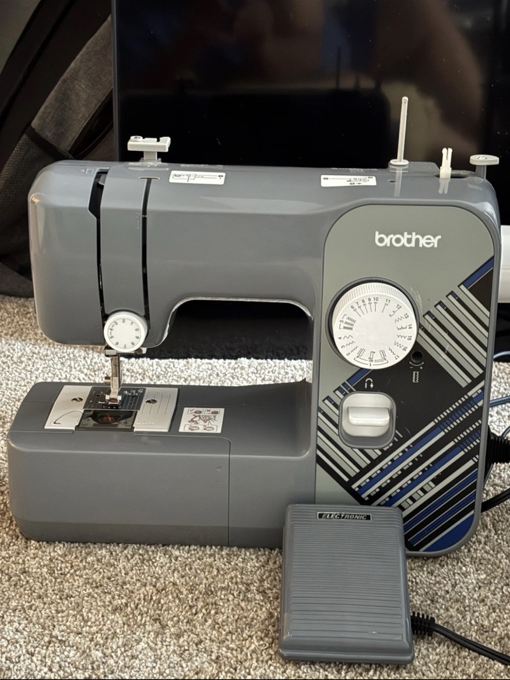 Brother LX3817G 17-Stitch Gray Portable Sewing Machine + Foot Pedal
